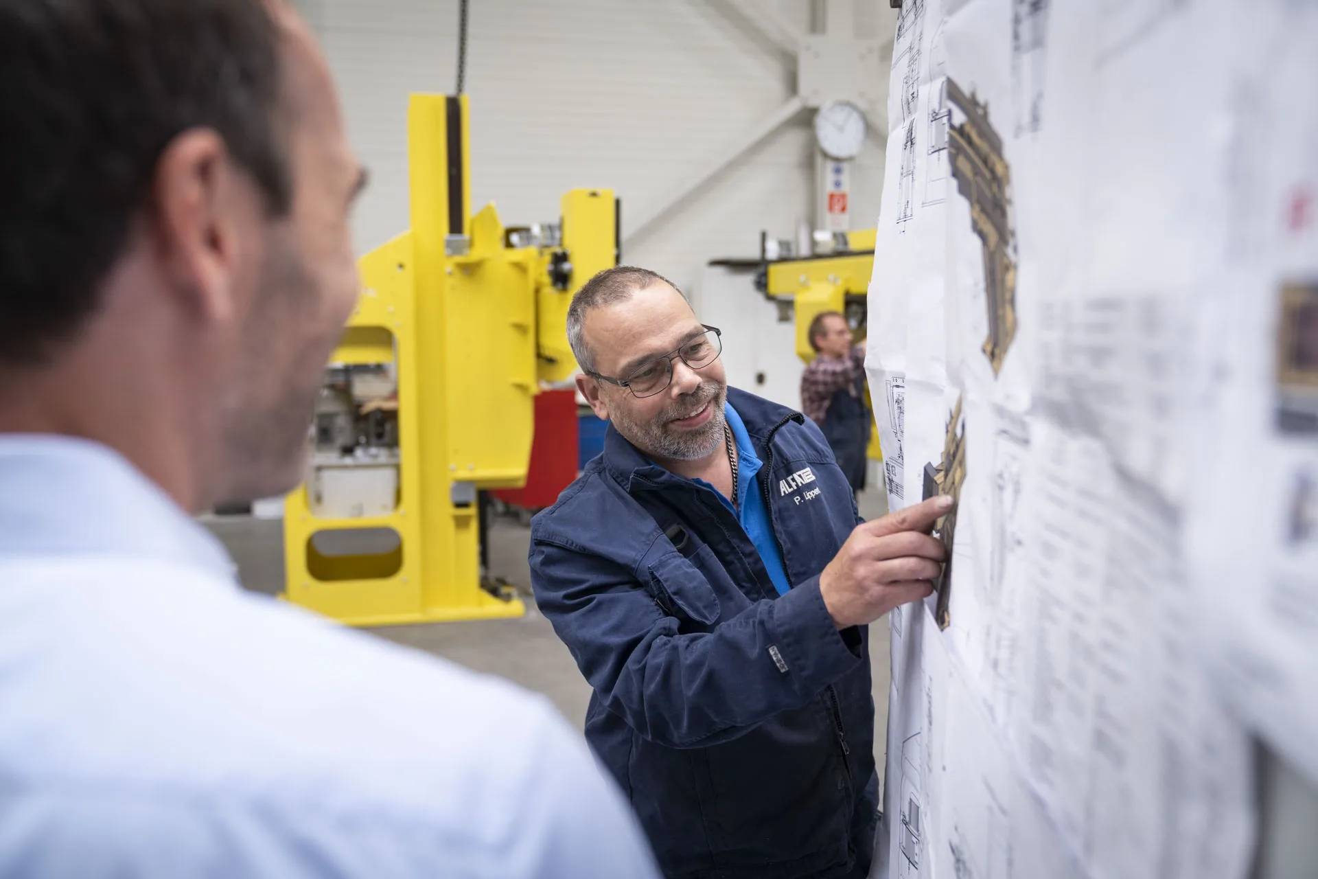 Engineering und Entwicklung individueller Fördertechnik bei ALFATEC Technische Planung eines Fördersystems anhand von Konstruktionszeichnungen im Maschinenbau