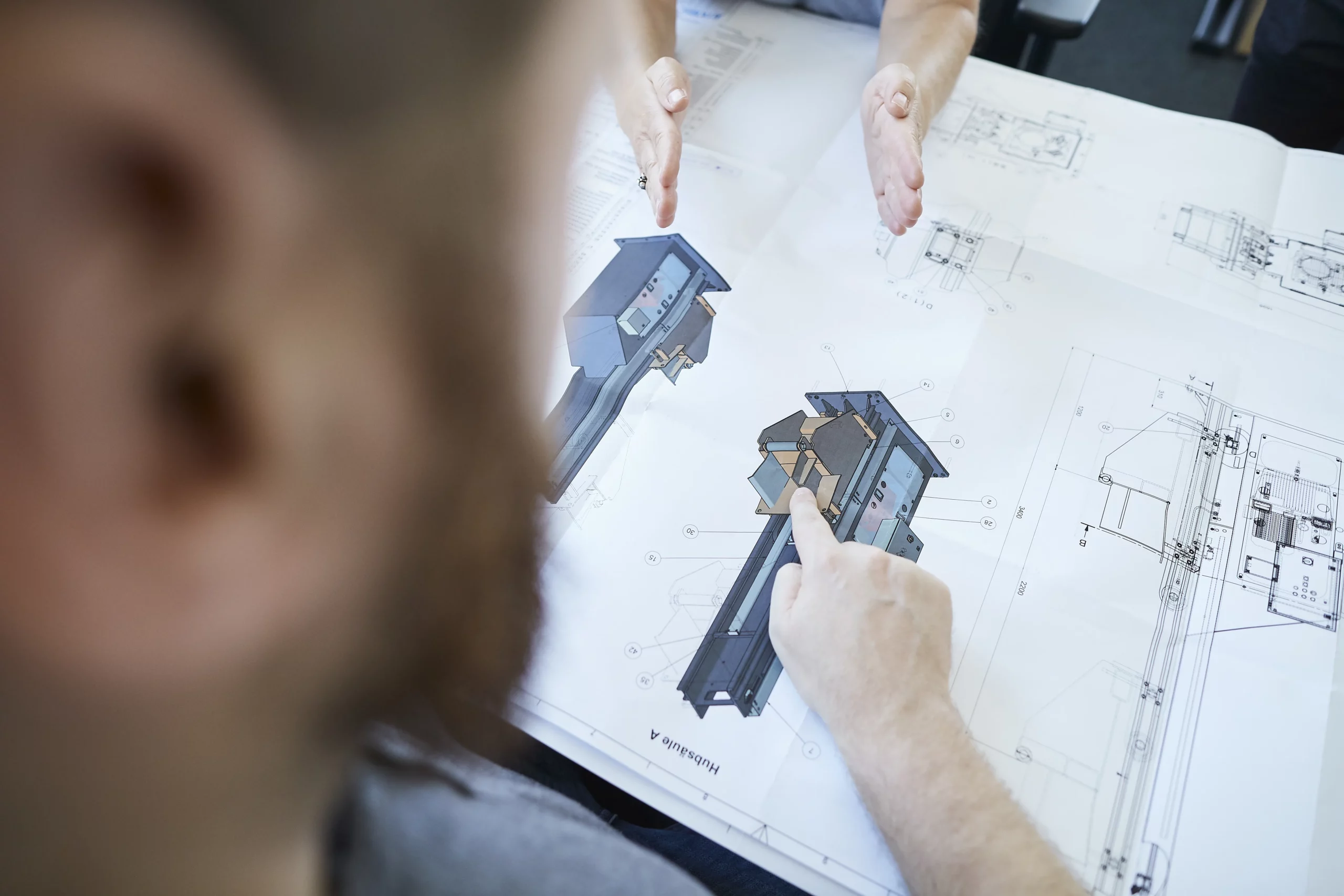 Konzeptentwicklung und Abstimmung individueller Fördersysteme bei ALFATEC Technische Abstimmung eines Fördersystems anhand von Konstruktionszeichnungen und 3D-Darstellung